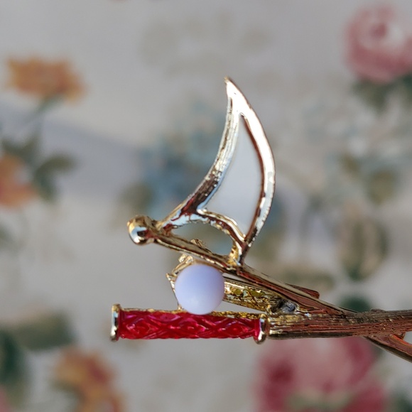 Vintage Gerry's Golf Flagstick and Club Brooch in a Gold Tone - Picture 8 of 12